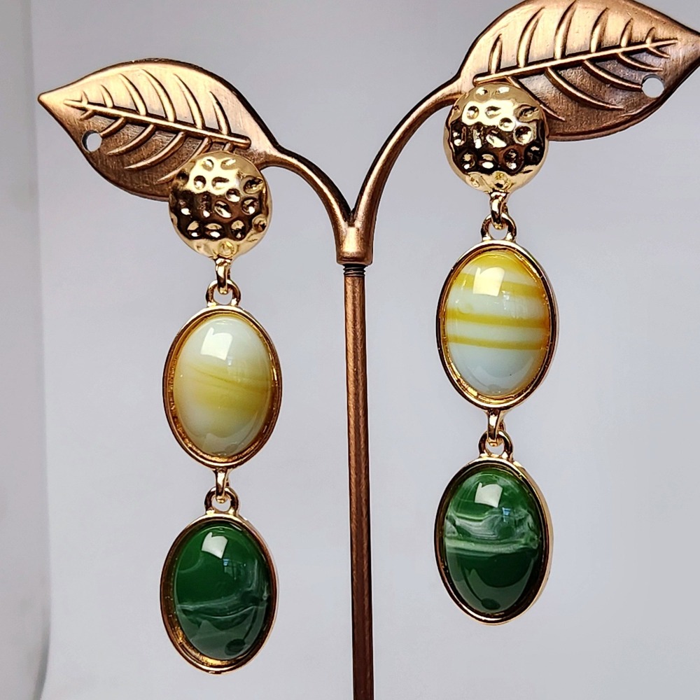 Gold Tone Green Yellow Marbled Oval Cabochon Tiered Drop Earrings Hammered Stud